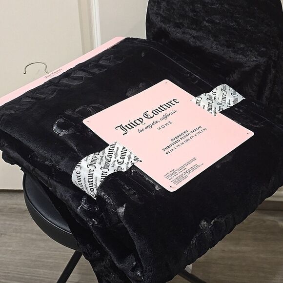 Juicy Couture Home Logp Crown & Heart Embossed Oversized Throw Blanket - Picture 6 of 7